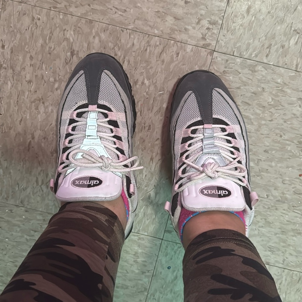 Pink n grey air max 95